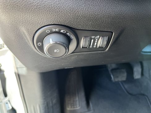 Used 2024 Jeep Compass Latitude AWD/4WD image 18