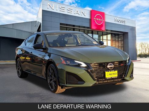 New 2025 Nissan Altima 2.5 SR image 2