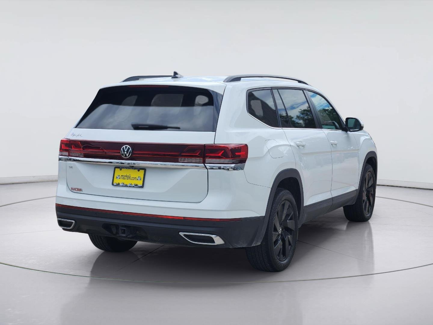 Used 2024 Volkswagen Atlas SE w/ Black Wheel Package FWD image 5