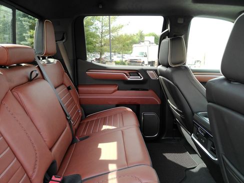 Certified 2025 GMC Sierra 1500 Denali Ultimate AWD/4WD image 18