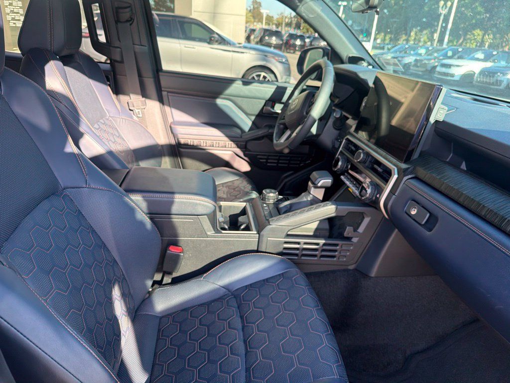 Used 2025 Toyota 4Runner Platinum AWD/4WD image 8