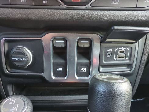 Used 2024 Jeep Wrangler Sport S image 30