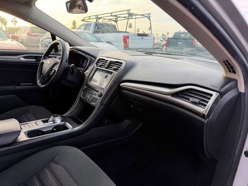 Used 2017 Ford Fusion SE FWD image 23