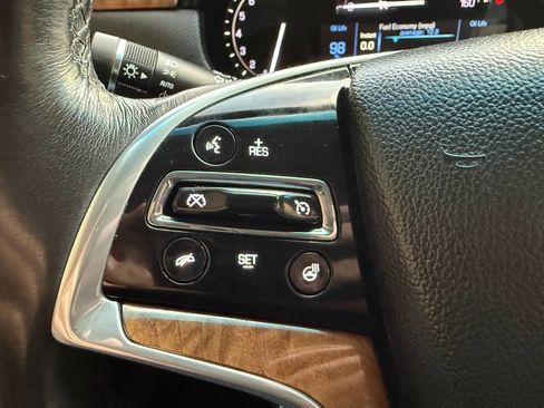 Used 2018 Cadillac XTS Luxury image 32