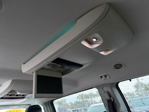 Used 2010 Chrysler Town & Country Touring Plus w/ Premium Group image 25