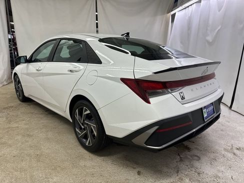 Used 2025 Hyundai Elantra Sport image 3