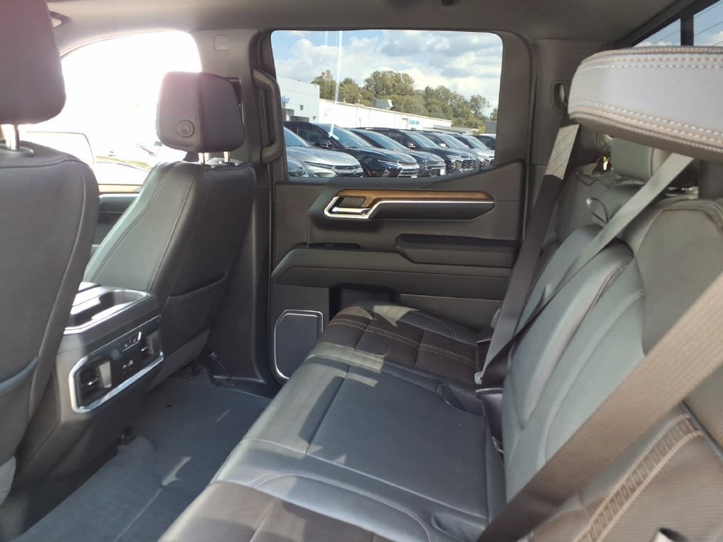 Certified 2023 Chevrolet Silverado 1500 High Country w/ High Country Premium Package AWD/4WD image 16