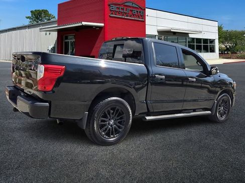 Used 2019 Nissan Titan SV w/ SV Convenience Package image 5