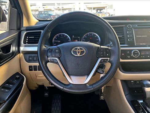 Used 2018 Toyota Highlander Plus image 5