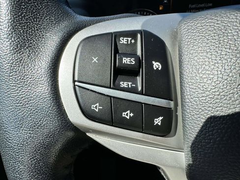 Used 2022 Ford Explorer XLT w/ Equipment Group 202A image 18