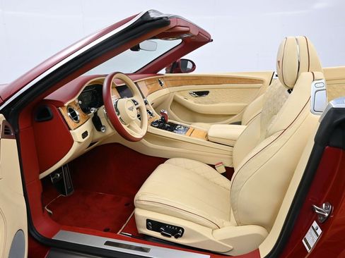 Used 2021 Bentley Continental GT image 4