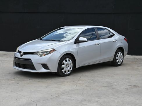 Used 2015 Toyota Corolla LE FWD image 1