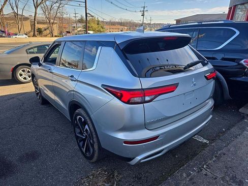 Used 2024 Mitsubishi Outlander SE image 3