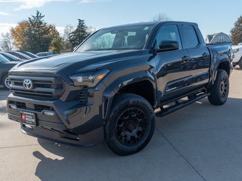 Certified 2025 Toyota Tacoma SR5 image 5