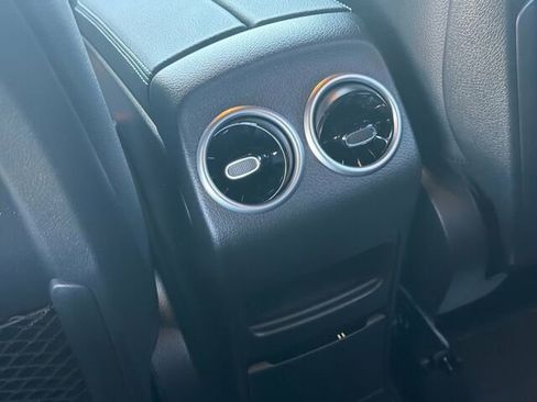 Used 2025 Mercedes-Benz GLA 250 4MATIC image 16