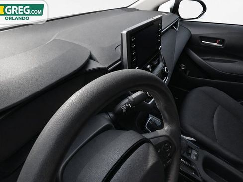 Used 2021 Toyota Corolla LE w/ LE Convenience Package FWD image 2