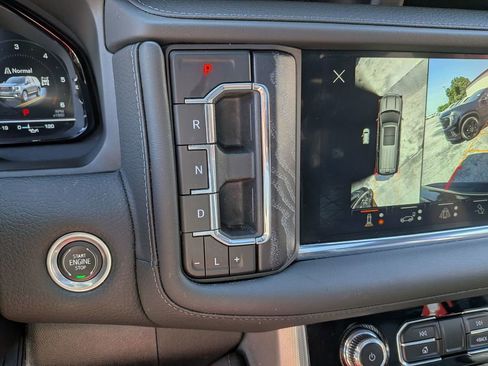 Used 2024 GMC Yukon Denali w/ Advanced Technology Package AWD/4WD image 21