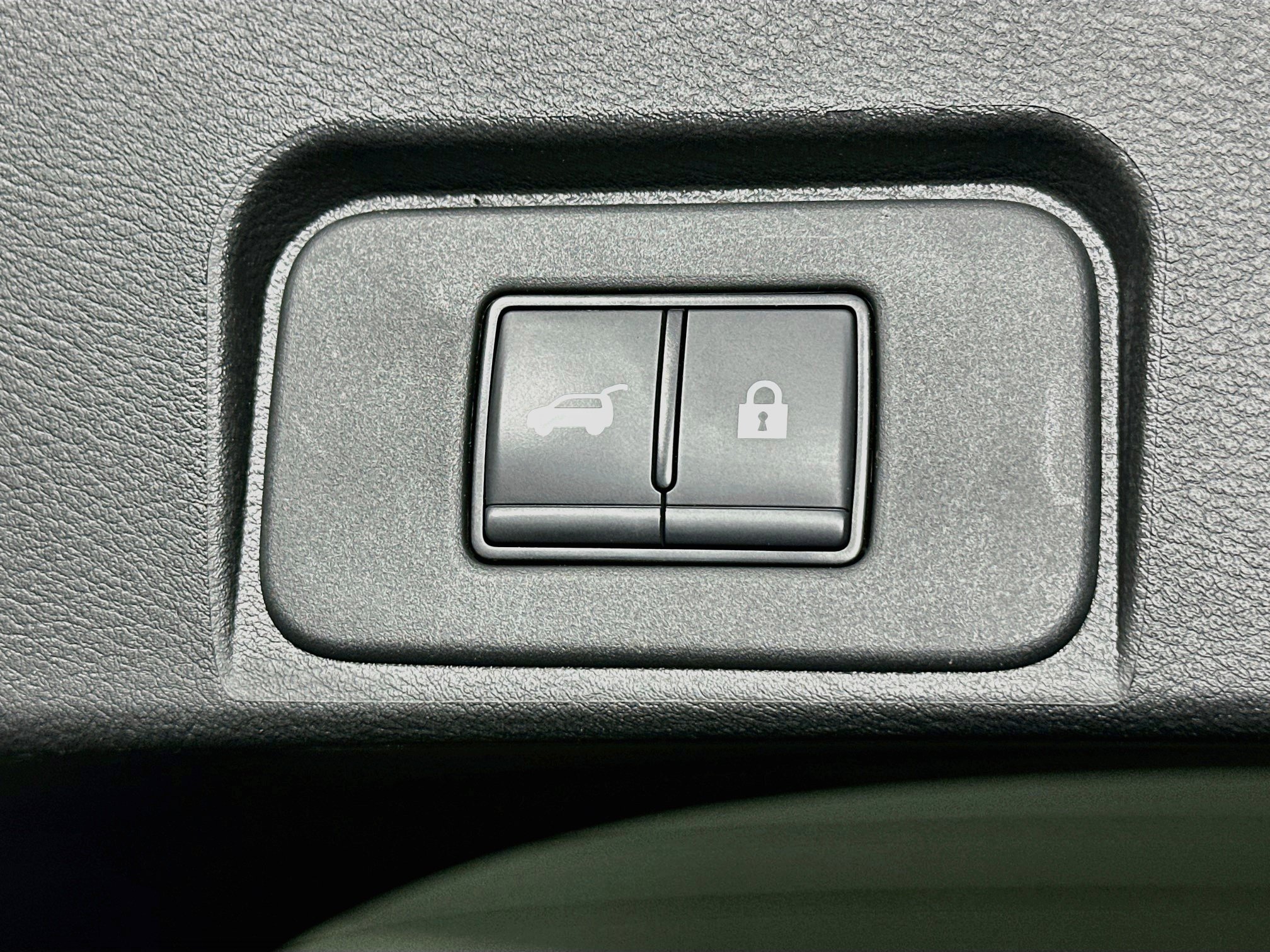Used 2025 Nissan Rogue SV FWD image 28