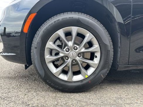 New 2026 Chrysler Pacifica Select image 12