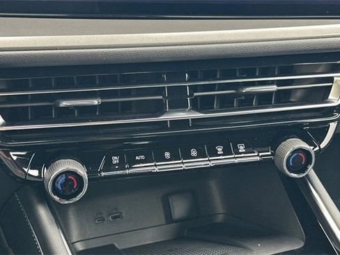 New 2026 Chevrolet Traverse LT image 29