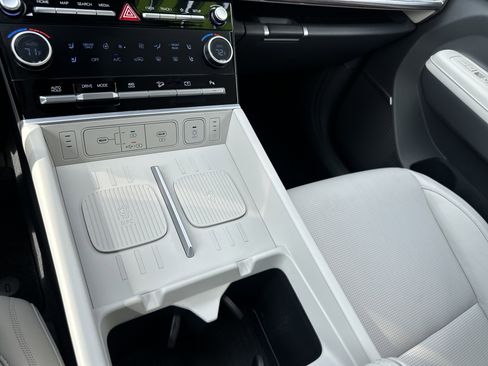 Used 2025 Hyundai Santa Fe Calligraphy image 17