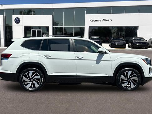 Used 2024 Volkswagen Atlas SE AWD/4WD image 3