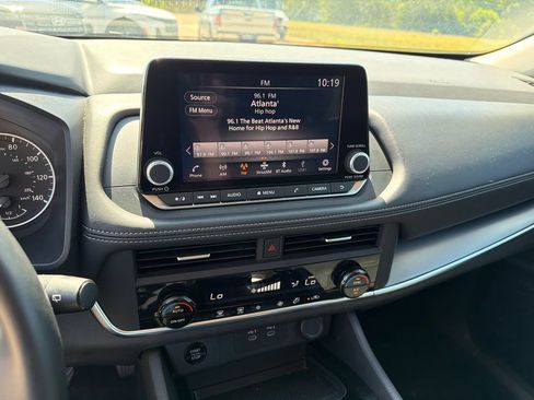 Used 2025 Nissan Rogue SV FWD image 28