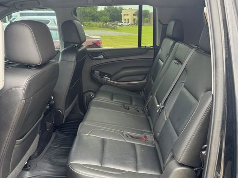 Used 2019 Chevrolet Suburban LT RWD image 16