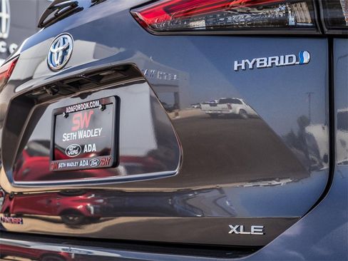 Used 2020 Toyota Highlander XLE image 10