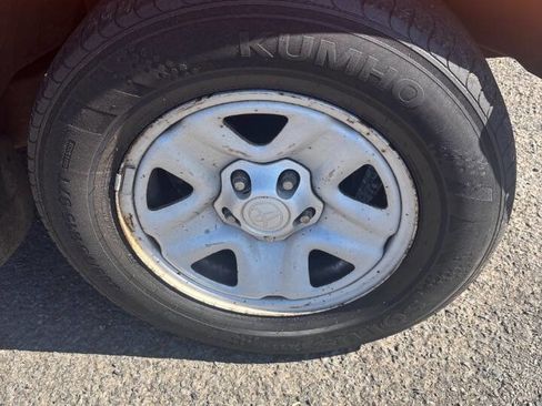 Used 2004 Toyota Tacoma 2WD Regular Cab image 12