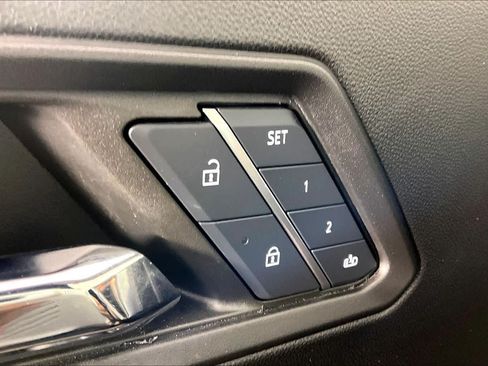Used 2024 GMC Canyon Denali AWD/4WD image 32