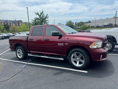 Used 2017 RAM 1500 Express AWD/4WD image 4