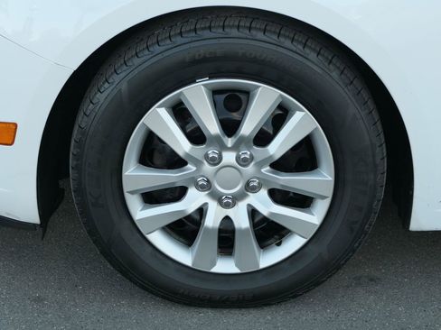 Used 2014 Chevrolet Cruze LS image 11