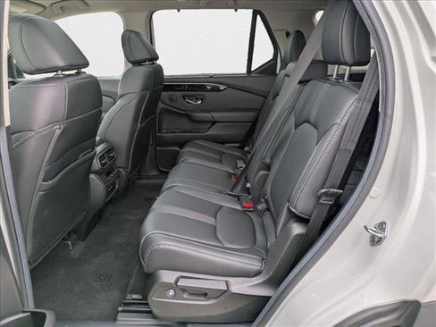 Used 2025 Honda Pilot Touring image 12