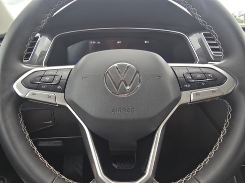 Certified 2024 Volkswagen Tiguan SE AWD/4WD image 22