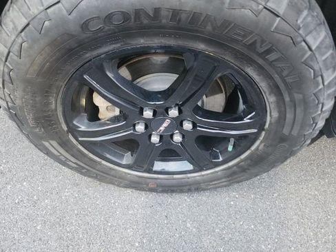 Used 2022 GMC Acadia AT4 w/ Technology Package AWD/4WD image 17