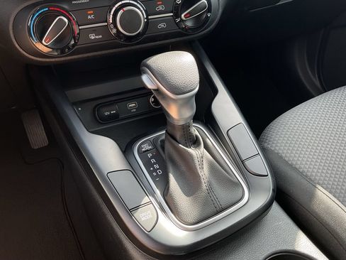 Used 2025 Kia Soul LX w/ LX Technology Package FWD image 19