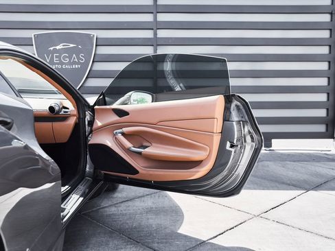 Used 2020 Ferrari F8 Tributo image 33