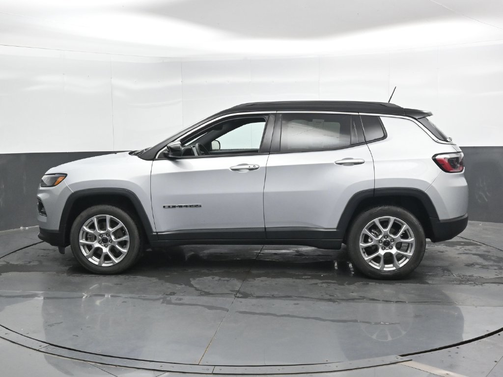 Used 2025 Jeep Compass Limited AWD/4WD image 8