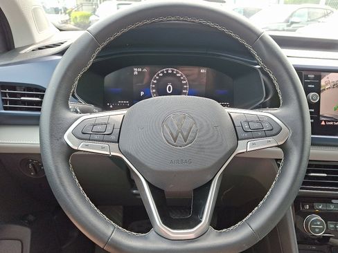 Used 2024 Volkswagen Taos SE image 18