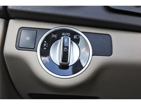 Used 2013 Mercedes-Benz C 250 Sedan image 23
