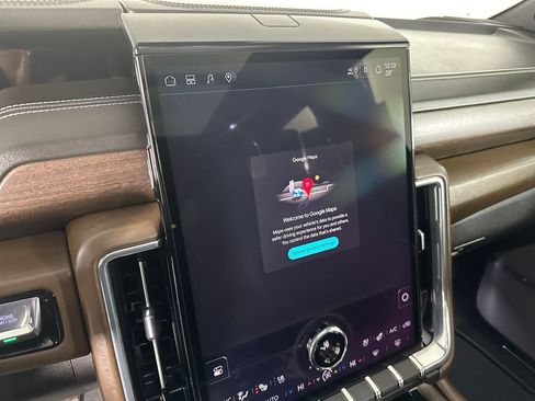 Used 2025 GMC Yukon Denali Ultimate AWD/4WD image 19