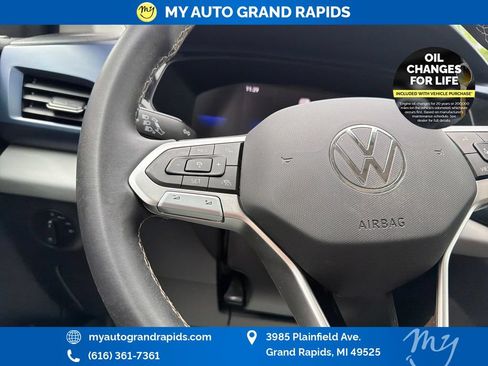 Used 2023 Volkswagen Taos SE w/ Panoramic Sunroof Package AWD/4WD image 15