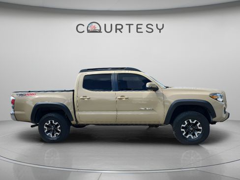 Used 2020 Toyota Tacoma TRD Off-Road AWD/4WD image 8