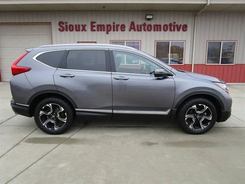 Used 2018 Honda CR-V Touring image 2