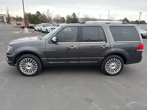 Used 2017 Lincoln Navigator Select image 18