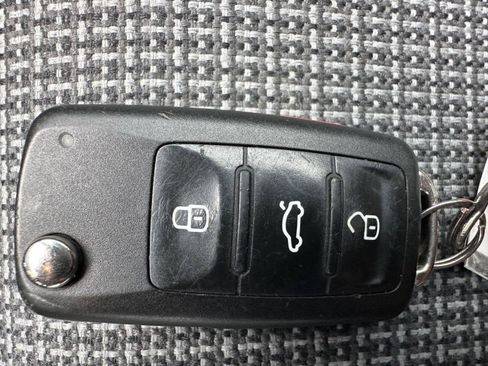 Used 2019 Volkswagen Beetle 2.0T FWD image 14