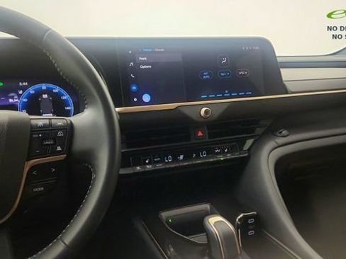 Used 2024 Toyota Crown AWD/4WD image 43