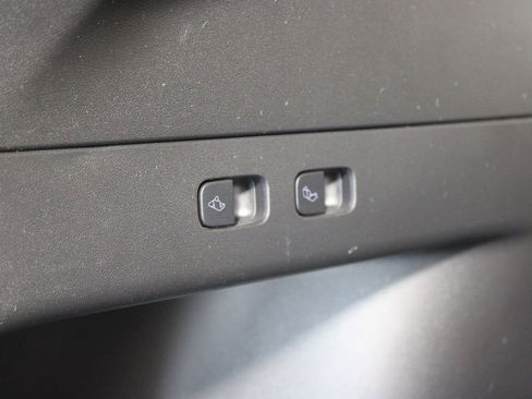 Used 2022 Tesla Model Y Long Range image 26