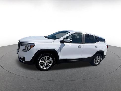 Used 2024 GMC Terrain SLE image 8